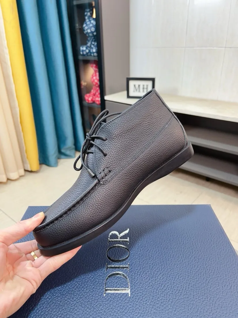 Men's shoes 💰600🌹🌹【UGG】✨The most popular series, a must-have for stylish men 😱The latest limited edition at the counter🍃Top export foreign trade order, counter packaging. Designed with high-end textured matte cowhide➕The simulated wool is beautiful, and the collar surface presents a clear texture, which is friendly without losing the foundation. 👀 Casual roll rope lace-up style✨Thick stitching to reinforce the sole, natural rubber sole🍎The collar makes walking more comfortable and relaxed. 38_44 code